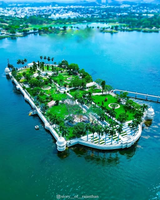 Boat ride to Nehru Island on Fateh Sagar Lake Udaipur
