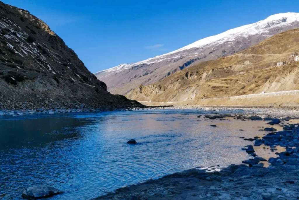 Himalayan valley village called Sissu beside a glacial river Places to visit in Sissu in Lahaul Valley, seen from across the Chandra River