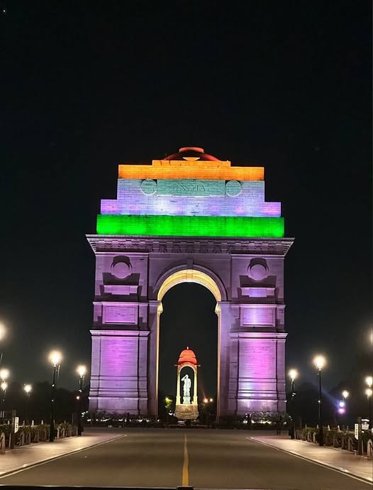 India Gate at dusk, a top place to visit in Delhi for an evening walk