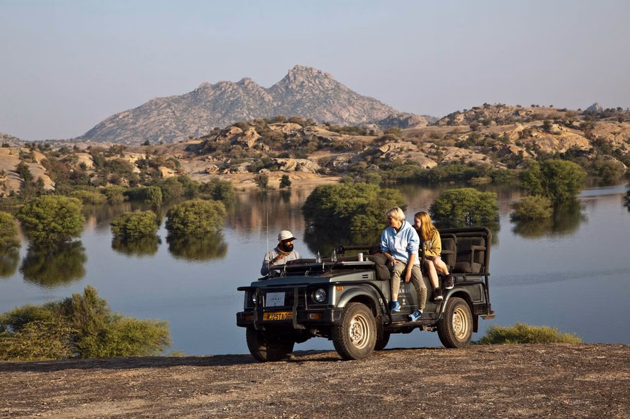 Photorealistic shot of an open safari jeep with tourists Open jeep safari through Jawai's granite hills near Mount Abu