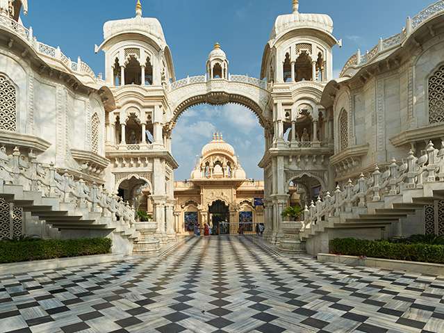  places to visit in Vrindavan temple gate at golden hour