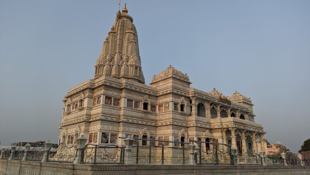 A majestic view of Prem Mandir, a Hindu temple in Vrindavan, showcasing intricate architecture.