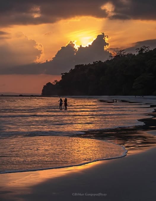 Sunset at Radhanagar Beach, a perfect end before dinner at the best restaurants in Havelock Island