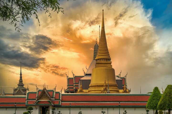 Bangkok Sightseeing: Guide for Temples, Safari and Cruises