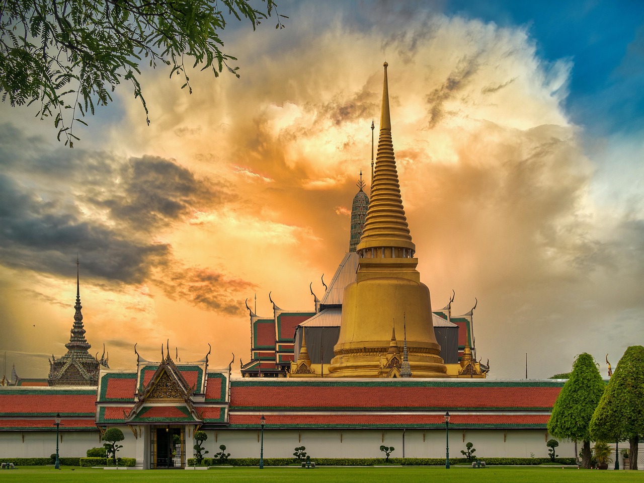 Bangkok Sightseeing: Guide for Temples, Safari and Cruises